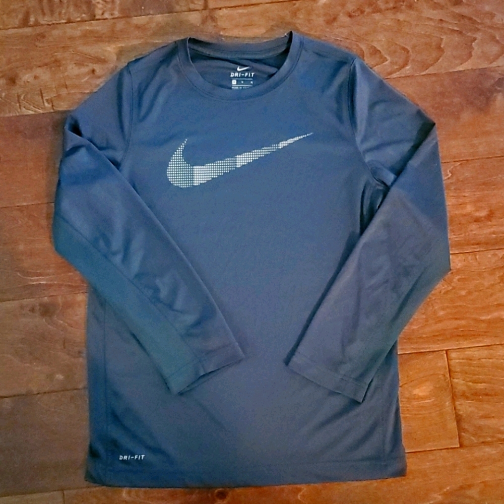 Nike boyslong sleeve